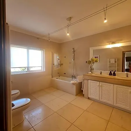 Bed & Breakfast De Sol Sesimbra